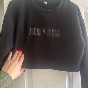 Alo Yoga Size S Black Women's Crop Top Crewneck